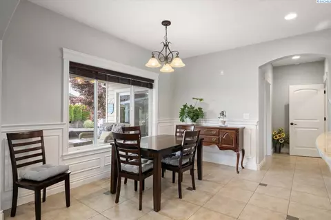 Dining - 1010 Christopher Ln, Pasco, WA 99301 photo 1 of 1