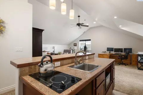 Kitchen - 1010 Christopher Ln, Pasco, WA 99301 photo 5 of 6