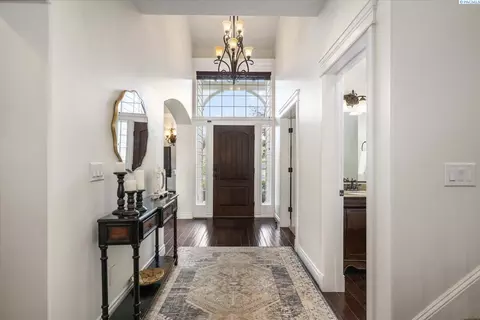 Entry Way - 1010 Christopher Ln, Pasco, WA 99301 photo 1 of 4
