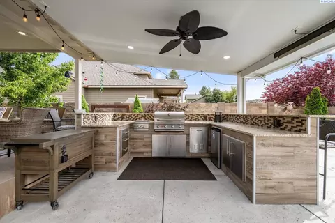 Kitchen - 1010 Christopher Ln, Pasco, WA 99301 photo 6 of 6