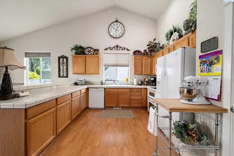 10407 Aspen Loop, Pasco, WA 99301 photo 12