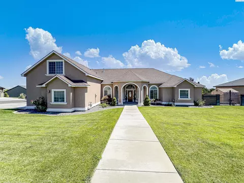 4807 Adobe Dr, Pasco, WA 99301