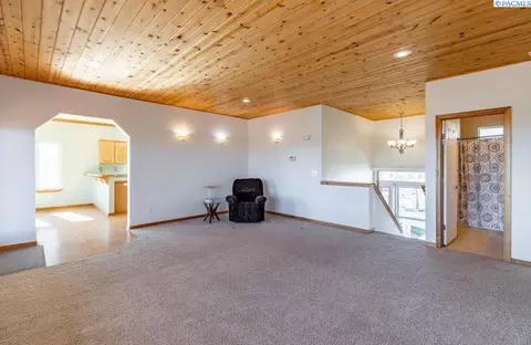 1091 Sunshine Rd, Pullman, WA 99163 photo 3