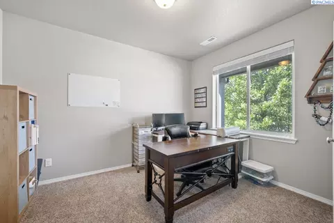 720 SW Wheat Ridge Dr, Pullman, WA 99163 photo 2