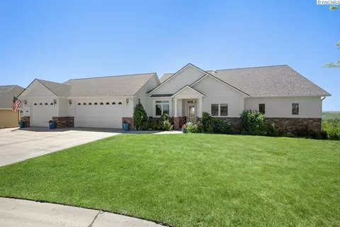 1815 NW Nicole Ct, Pullman, WA 99163 photo 2