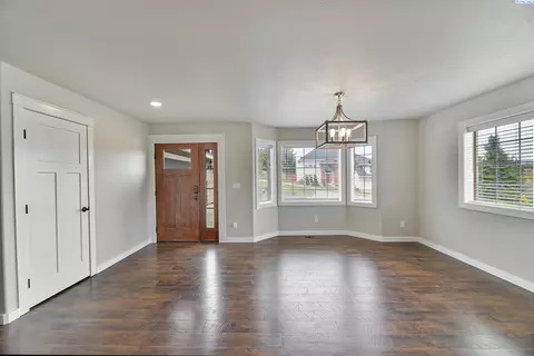 745 SE Carolstar Dr, Pullman, WA 99163 photo 2