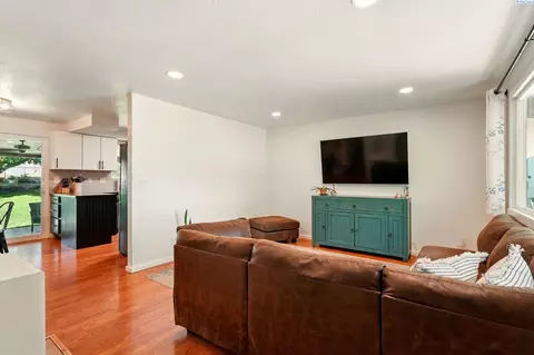 5511 W Wernett Rd, Pasco, WA 99301 photo 4