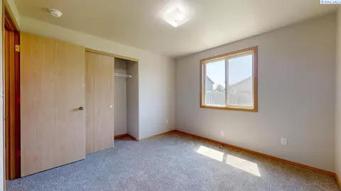 Bedroom - 8408 Studebaker Dr, Pasco, WA 99301 photo 4 of 6