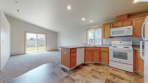 Kitchen - 8408 Studebaker Dr, Pasco, WA 99301 photo 1 of 4