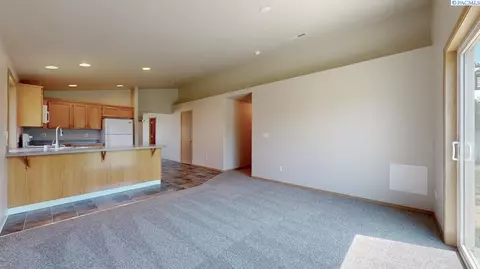 Living - 8408 Studebaker Dr, Pasco, WA 99301 photo 6 of 6