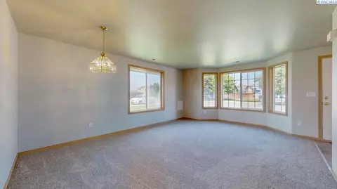 Living - 8408 Studebaker Dr, Pasco, WA 99301 photo 2 of 6