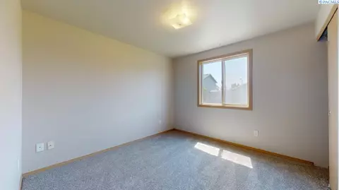 Bedroom - 8408 Studebaker Dr, Pasco, WA 99301 photo 5 of 6