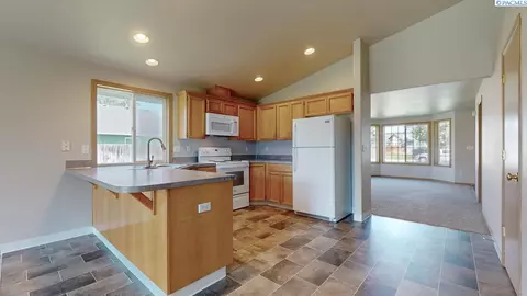 Kitchen - 8408 Studebaker Dr, Pasco, WA 99301 photo 4 of 4