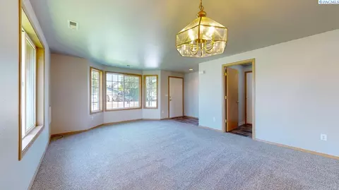 Living - 8408 Studebaker Dr, Pasco, WA 99301 photo 3 of 6