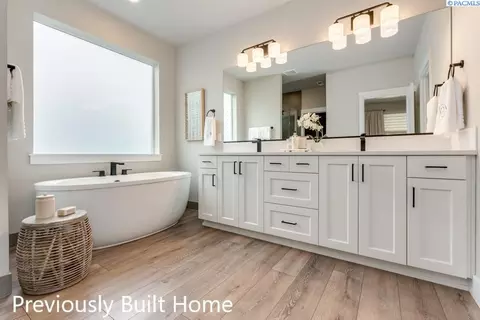 Bath - 5808 Flathead Ave, Pasco, WA 99301 photo 1 of 1
