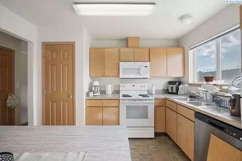 583-585 SE Shoemaker Pl, Pullman, WA 99163 photo 6