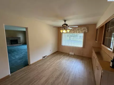 404 D St, Endicott, WA 99125 photo 3