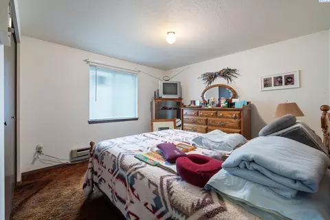 Bedroom - 604 Mountain Rd, Pomeroy, WA 99347 photo 2 of 3