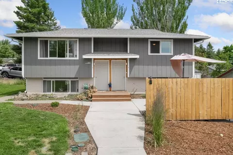 Exterior - 380 NW Thomas St, Pullman, WA 99163 photo 1 of 7