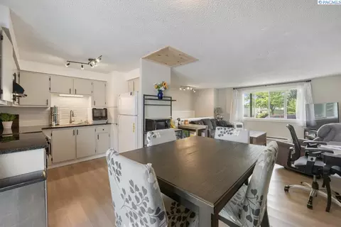 Dining - 380 NW Thomas St, Pullman, WA 99163 photo 2 of 3