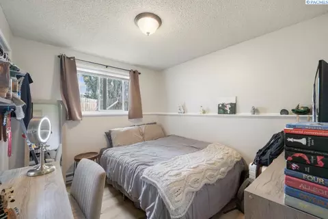 Bedroom - 380 NW Thomas St, Pullman, WA 99163 photo 5 of 5