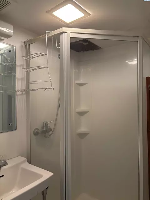 Bath - 430 SE Kamiaken St, Pullman, WA 99163 photo 6 of 7