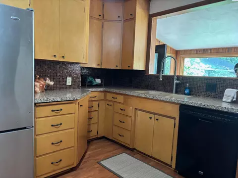 Kitchen - 430 SE Kamiaken St, Pullman, WA 99163 photo 2 of 4