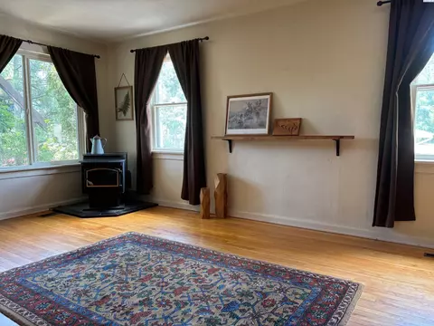 Living - 430 SE Kamiaken St, Pullman, WA 99163 photo 2 of 4