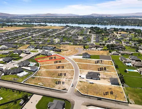 7001 Eagle Crest Dr #15, Pasco, WA 99301