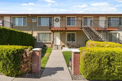 526 S 40th Ave UNIT A-102, West Richland, WA 99353