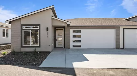 1325 Kalani Ct, West Richland, WA 99353