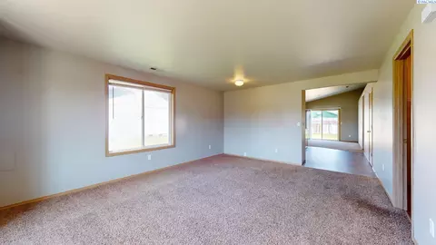 8411 Packard Dr, Pasco, WA 99301 photo 2