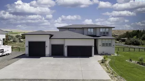 9216 E Pendleton Rd, Benton City, WA 99320