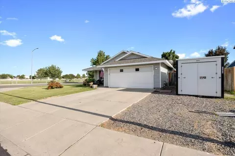 8404 Packard Dr, Pasco, WA 99301 photo 2