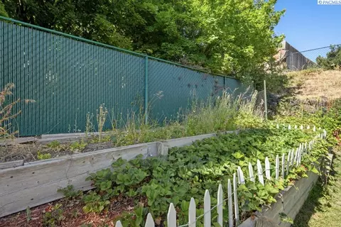 Exterior - 1950 NW Valhalla Dr, Pullman, WA 99163 photo 12 of 19