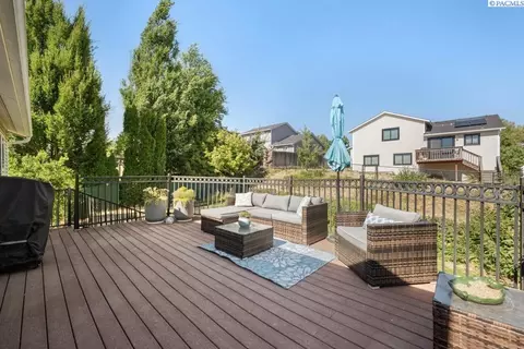 Exterior - 1950 NW Valhalla Dr, Pullman, WA 99163 photo 3 of 19