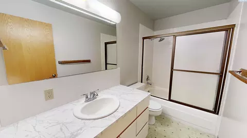Bath - 1220 NW State St #49, Pullman, WA 99163 photo 1 of 1