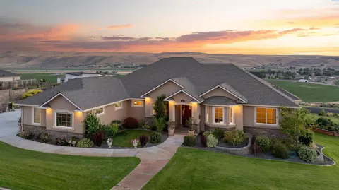 1605 S 717 Pr SE, Kennewick, WA 99338
