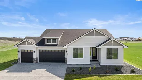 7207 Ambrosia St, Kennewick, WA 99338
