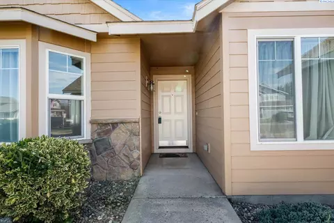 8020 Chehalis Dr, Pasco, WA 99301 photo 2