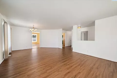 8020 Chehalis Dr, Pasco, WA 99301 photo 5