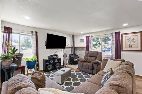 1306 E Spruce St, Othello, WA 99344 photo 9