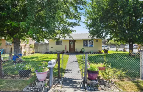 1306 E Spruce St, Othello, WA 99344 photo 2