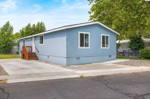 21 Nuclear Ln, Richland, WA 99354