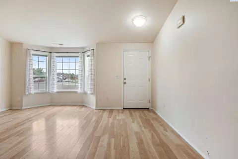 Living - 5520 Buchanan Ln, Pasco, WA 99301 photo 7 of 7