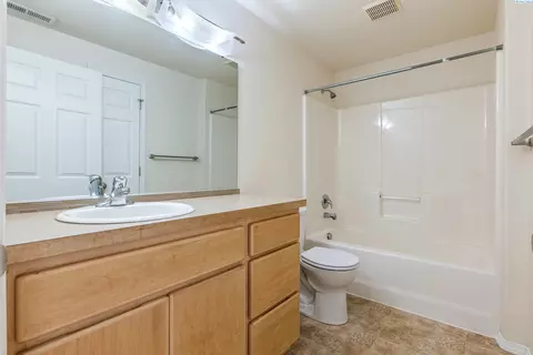 Bath - 5520 Buchanan Ln, Pasco, WA 99301 photo 3 of 3