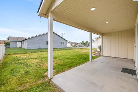 Exterior - 5520 Buchanan Ln, Pasco, WA 99301 photo 2 of 6