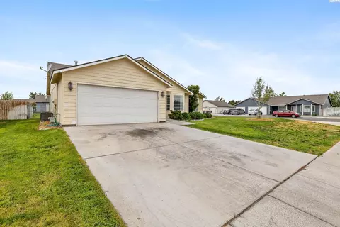 Exterior - 5520 Buchanan Ln, Pasco, WA 99301 photo 5 of 6