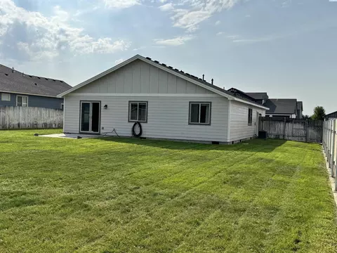 5601 Denver Dr, Pasco, WA 99301 photo 2
