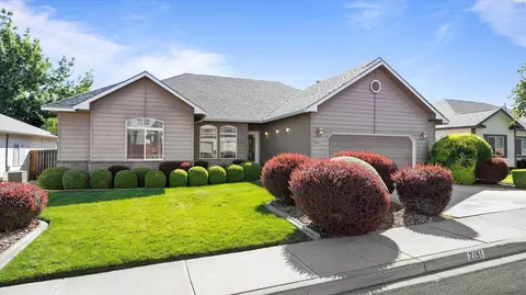 2151 Newhaven Loop, Richland, WA 99352